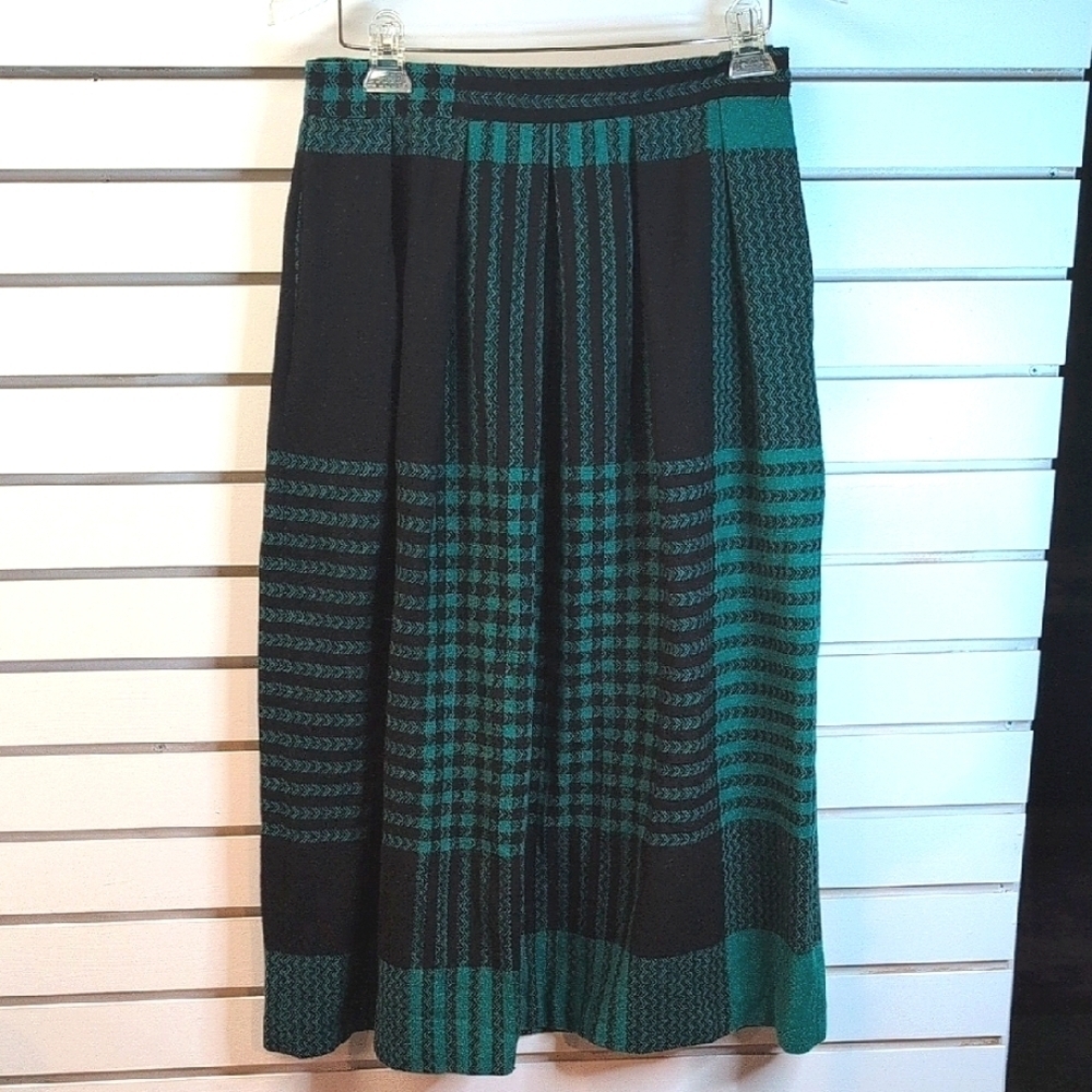 DVF Vintage Navy/Green pleated PLAID skirt Size 8